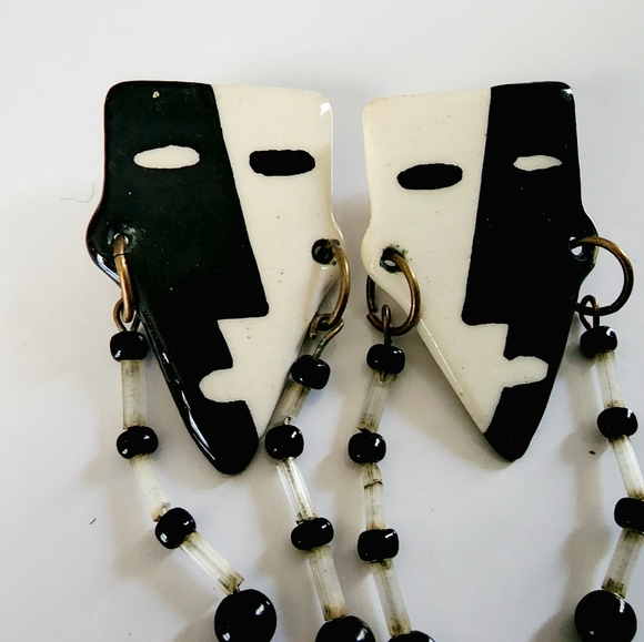 Vintage retro 1980 handmade artist signed black and white face abstract earrings - Picture 3 of 10